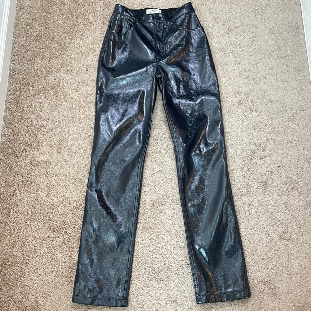 Abercrombie & Fitch The 90s Straight Ultra High Rise Shiny Vegan Leather Pants - Picture 14 of 16